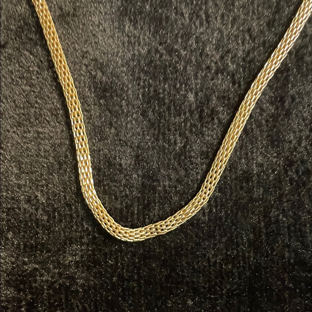 Elegant Gold Necklace